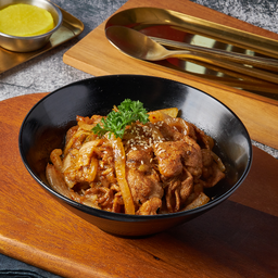 ข้าวหน้าหมูผัดกิมจิ