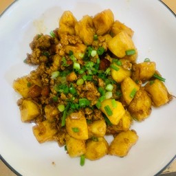 ข้าวราดผัดเต้าหู้หมูสับ