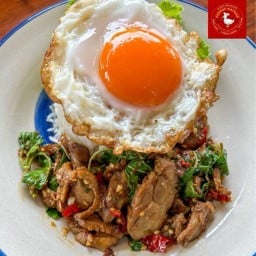 เป็ดกั๊บ กะเพรามีมาตรฐาน สาทร