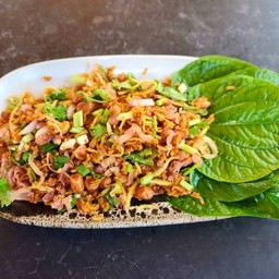 ยำแหนมข้าวทอด