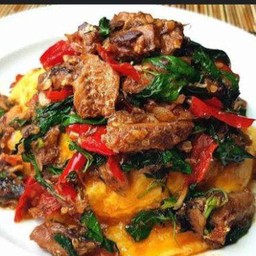 กะเพราปลากระป๋องโรซ่า