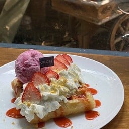 ครอฟเฟิลสตรอว์เบอร์รี่ & ครีม