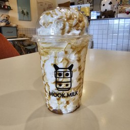 วิปครีมเปล่าราดคาราเมล