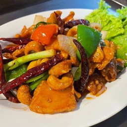 ไก่ผัดเม็ดมะม่วงหิมพานพ์