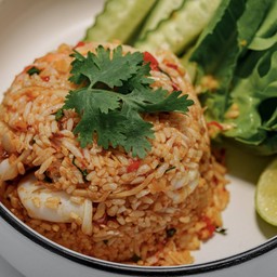 ข้าวผัดต้มยำแห้งทะเล