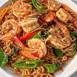 ผัดกะเพรามาม่าหมูสับ&กุ้ง