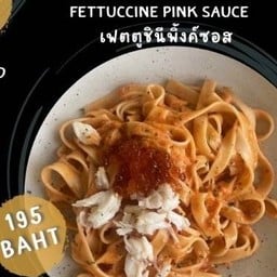 เส้นริกาโทนีผัดซอสปูครีม