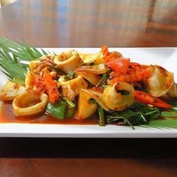 ปลาหมึกผัดพริกเผา