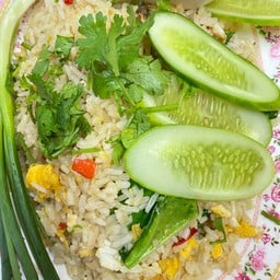 (กลาง) ข้าวผัดคะน้าปลาเค็ม