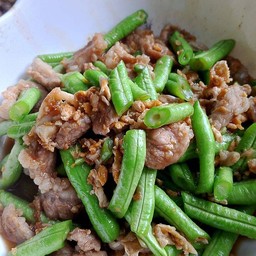 ผัดถั่วฝักยาว