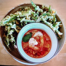 ยำผักบุ้งกรอบ