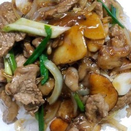 ผัดน้ำมันหอย ราดข้าว