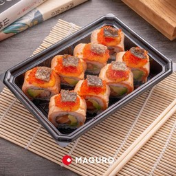 โรลแซลมอน ซอสไข่ปลาเมนไต สอดไส้อโวคาโด