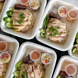 ครัวคุณแม่ เจตจำรัส - อาหารตามสั่ง ข้าวผัดปู กุ้งเผา ก๋วยเตี๋ยวเรือกากหมู ปั๊ม ปตท. บางนา กม.34