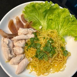 ก๋วยเตี๋ยวไก่หมัก แห้ง