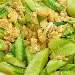 แตงกวาผัดไข่