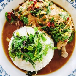 กระเพราไก่ตุ๋น