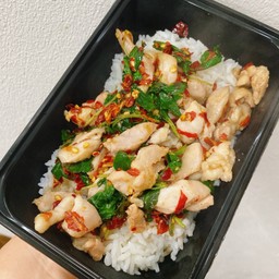 ข้าวกะเพราไก่พริกแห้ง