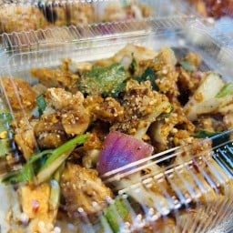 ข้าวไก่กรอบน้ำเยิ้ม