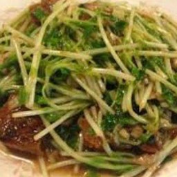 ผัดโต้เหมี่ยวหมูกรอบ