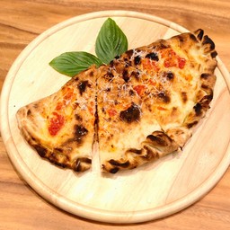 CLASSIC CALZONE