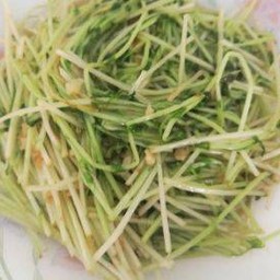 ผัดโต้วเหมี่ยวมันหอย