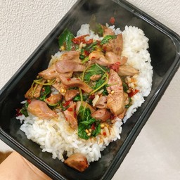 กะเพราเครื่องในไก่พริกแห้ง