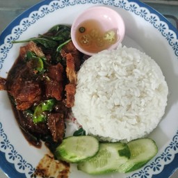 ผัดพริกแกงหมูกรอบ