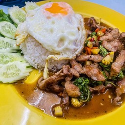 ข้าวกระเพราสเต็กเนื้อ