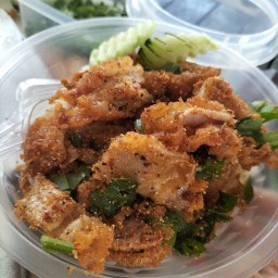 ข้าวยำไก่เเซ่บ ไกล้ TQM