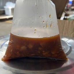 ข้าวหน้าไก่ พูนเลิศ83 (เจ๊หยก) ตลาดอยู่สอาด ศรีนครินทร์53