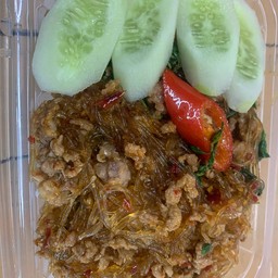 ผัดกะเพราวุ้นเส้นราดข้าว