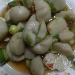 ยำลูกชิ้นปลา