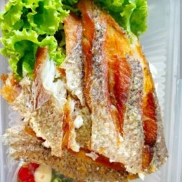 ข้าวหน้าปลานิลทอดแกะ ลาดกระบัง