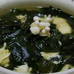 ซุปสาหร่ายวากาเมะซีโครงหมูตุ๋นยาจีน  (ถ้าซีโครงหมดจะเปลี่ยนเป็นเล้งแทน)