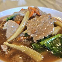 เส้นใหญ่ ราดหน้าหมู