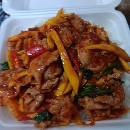 ข้าวพริกแกงหมูไม้