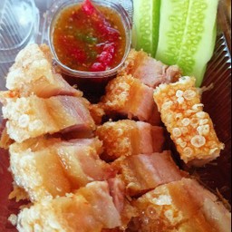 หมูกรอบ+น้ำจิ้มรสเด็ด