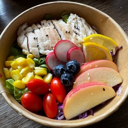 สลัดอกไก่พริกไทยดำ