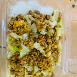 ข้าวราดผัดกะหล่ำหมูสับ