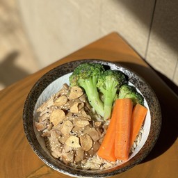 Teriyaki Chicken with hijiki rice (451.6kcal)