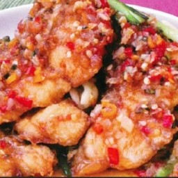 เนื้อปลาเก๋าทอดราดซอส3รส