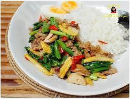 ผัดขี้เมา ราดข้าว