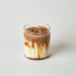 Iced caramel macchiato