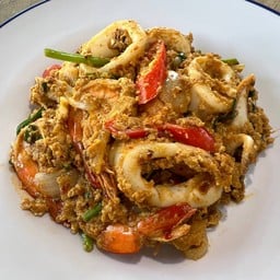 ผัดผงกะหรี่ (กับข้าว)