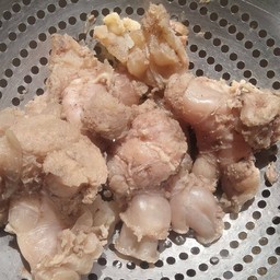 เนื้อเอ็นแก้วผัดกระเพราราดข้าว