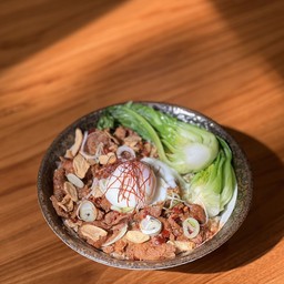 Stir fried pork with sichuan chilli oil rice (518.46kcal)