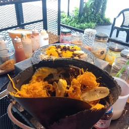 แป้งชาโคล+ฝอยทอง+กล้วยหอม+ช็อกโกแลต ราดด้วยนมข้น