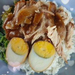 ข้าวขาหมูใส่ไข่