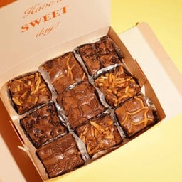 Brownie 9 pcs (บราวนี่ 9 ชิ้น คละรส)